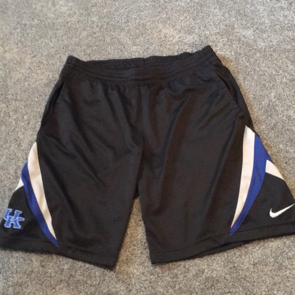 Nike university of ky athletic shorts pockets